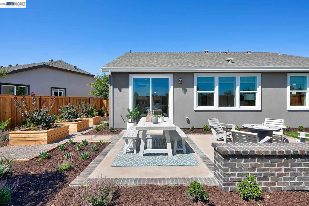1049 Briar Court, Manteca, CA 95336