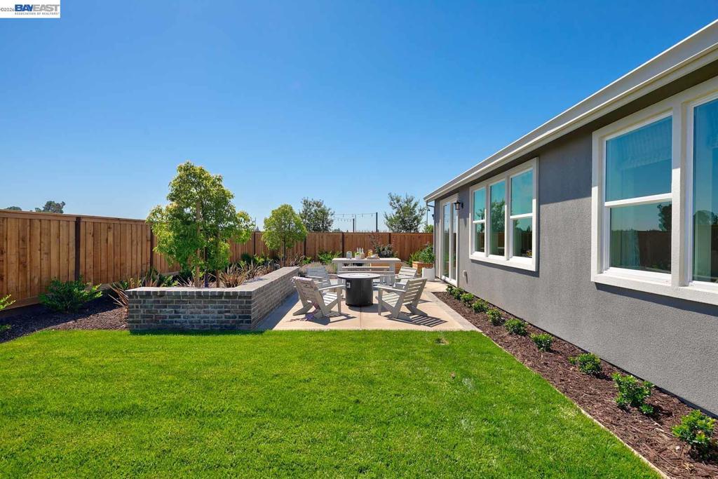 1049 Briar Court, Manteca, CA 95336