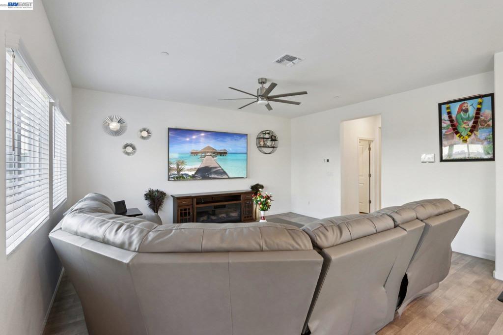 1449 Dorona Ln, Manteca, CA 95336