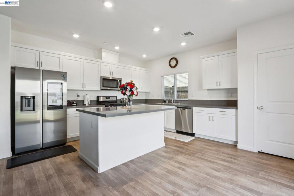1449 Dorona Ln, Manteca, CA 95336