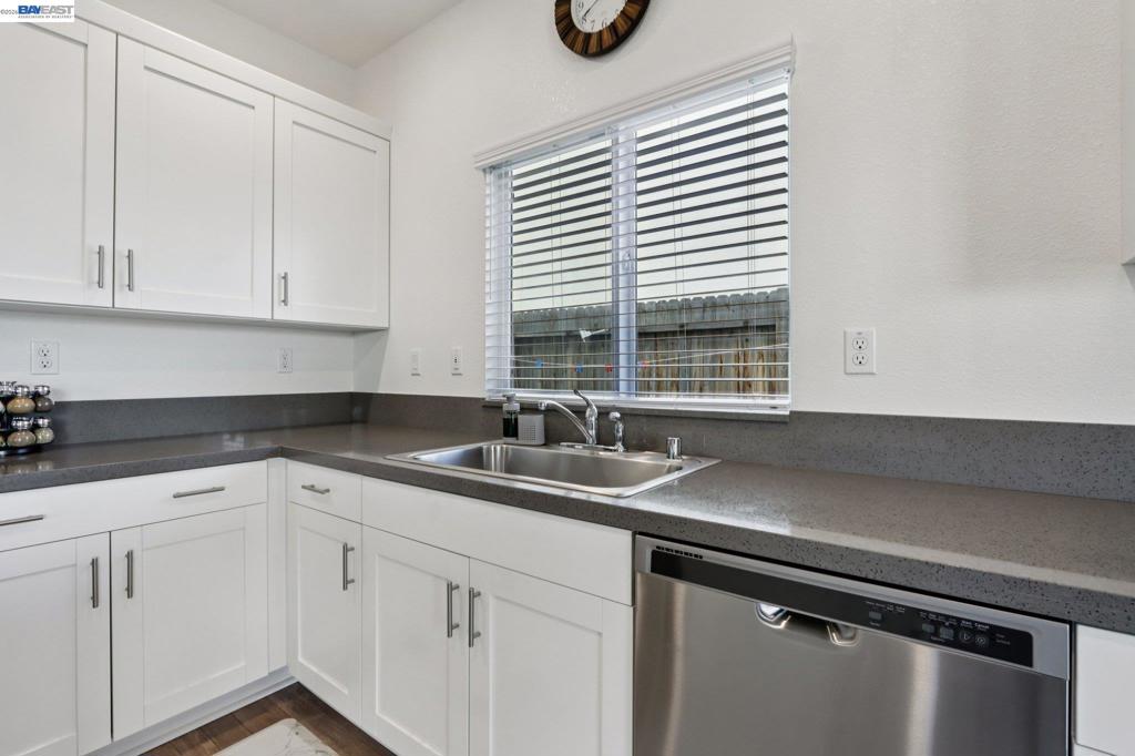 1449 Dorona Ln, Manteca, CA 95336