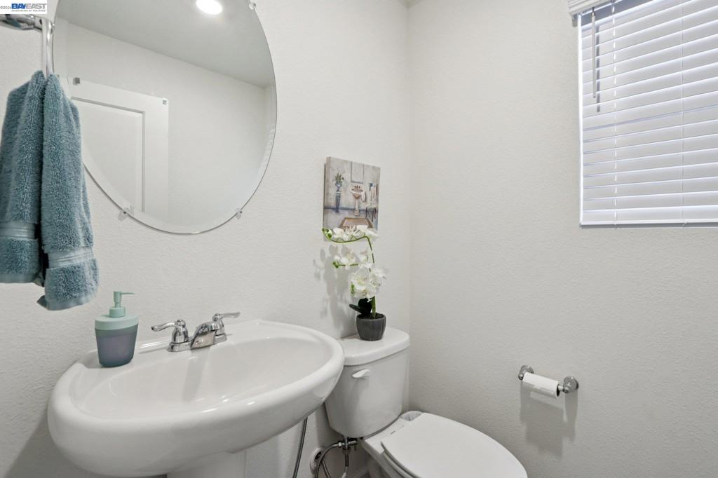 1449 Dorona Ln, Manteca, CA 95336