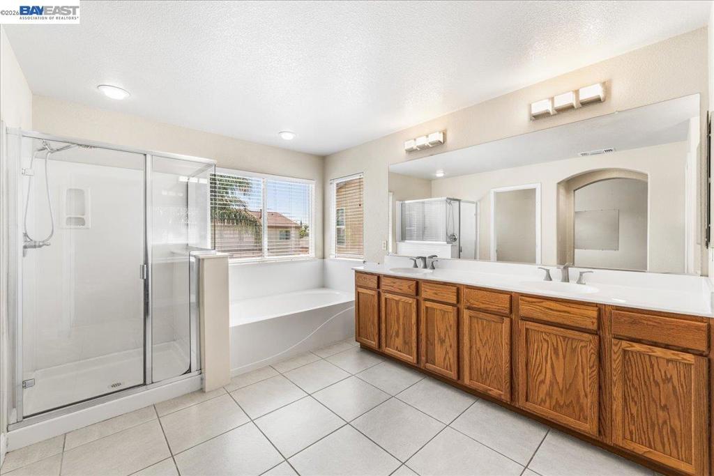 240 Angora St, Patterson, CA 95363