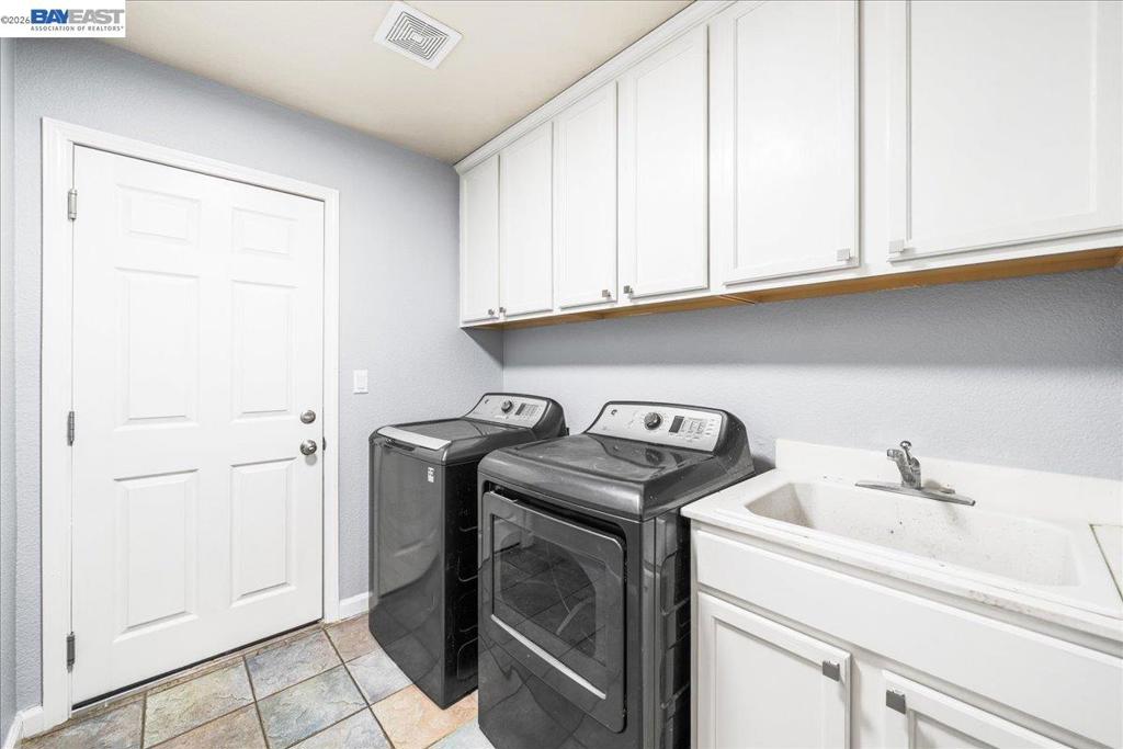 240 Angora St, Patterson, CA 95363
