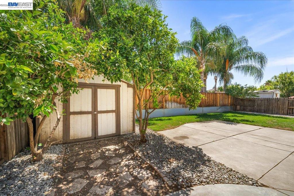 240 Angora St, Patterson, CA 95363