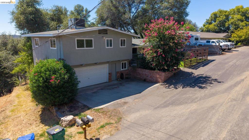 19085 North Dr, Jamestown, CA 95327