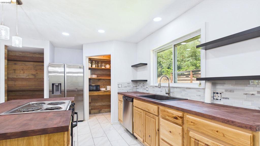 19085 North Dr, Jamestown, CA 95327
