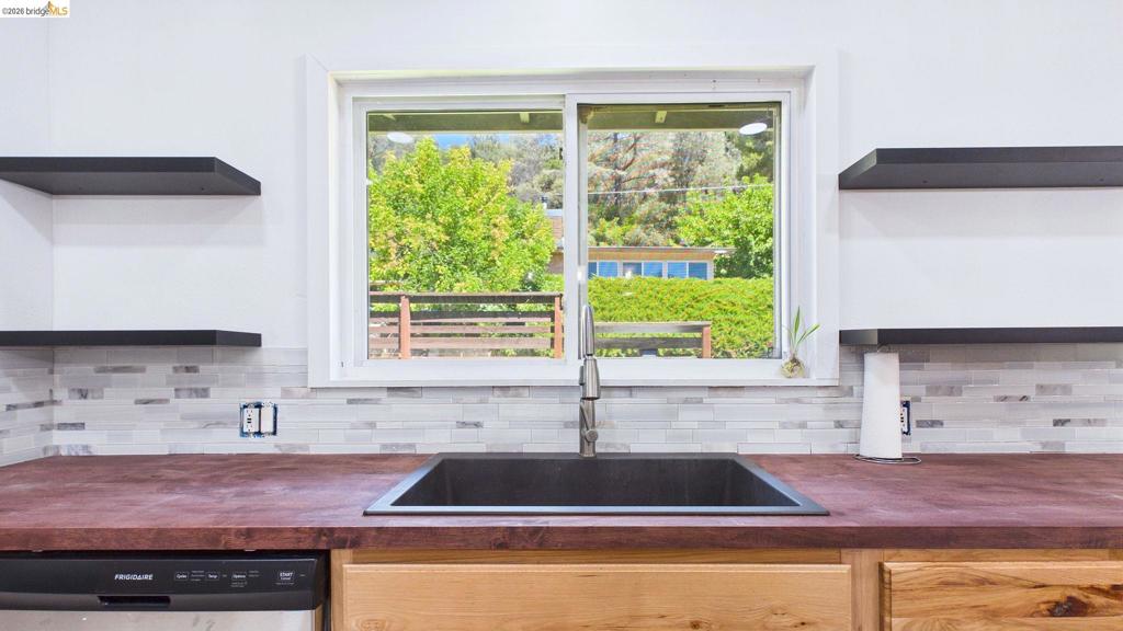19085 North Dr, Jamestown, CA 95327