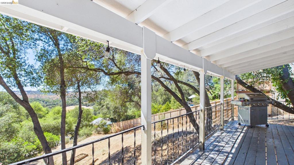 19085 North Dr, Jamestown, CA 95327