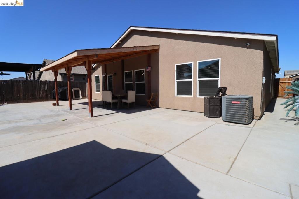 284 Zion Canyon Ct, Merced, CA 95341