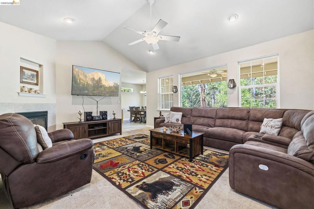 24230 N Oxbow Ln, Sonora, CA 95370