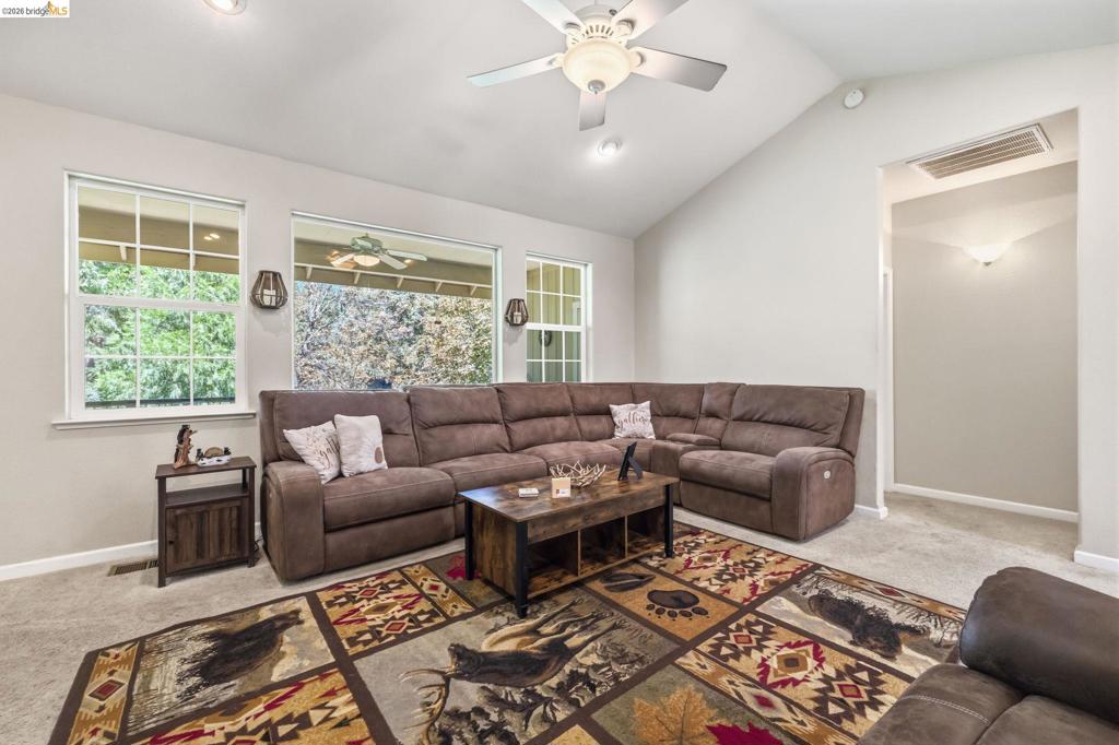 24230 N Oxbow Ln, Sonora, CA 95370