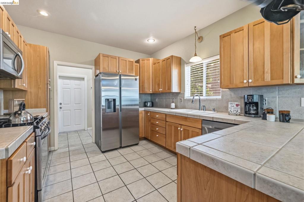 24230 N Oxbow Ln, Sonora, CA 95370