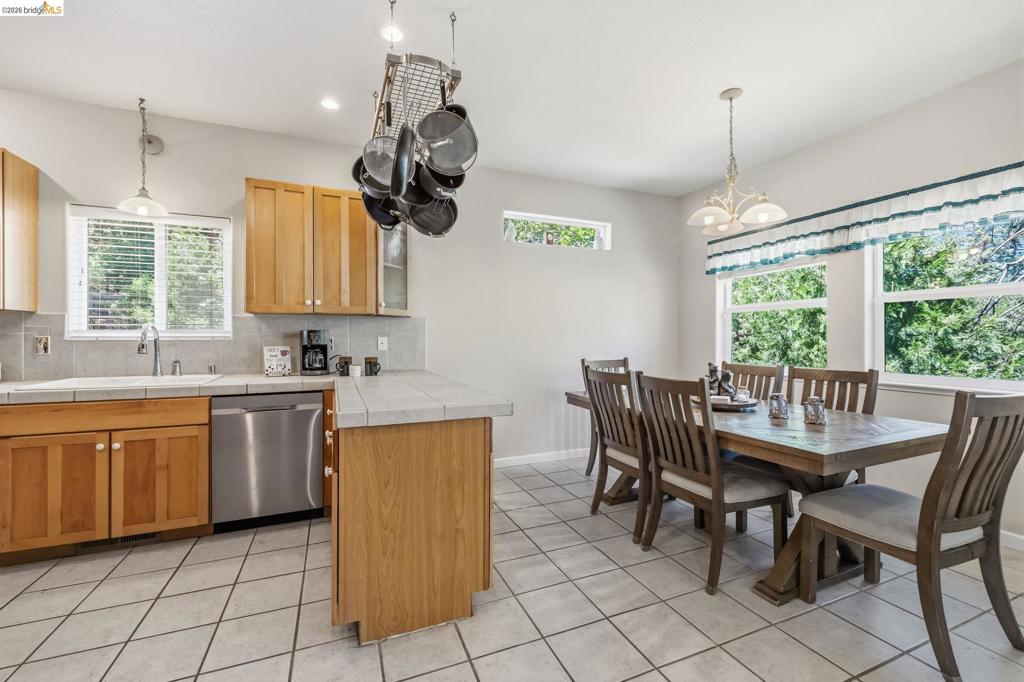 24230 N Oxbow Ln, Sonora, CA 95370