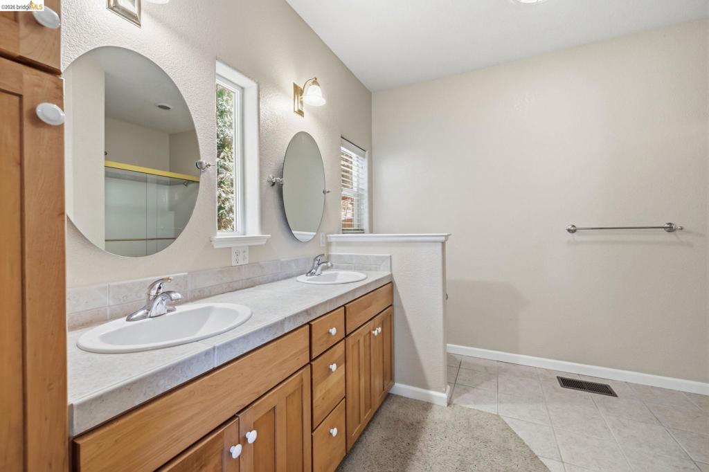 24230 N Oxbow Ln, Sonora, CA 95370
