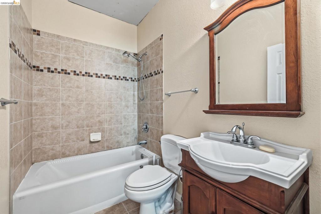 24230 N Oxbow Ln, Sonora, CA 95370