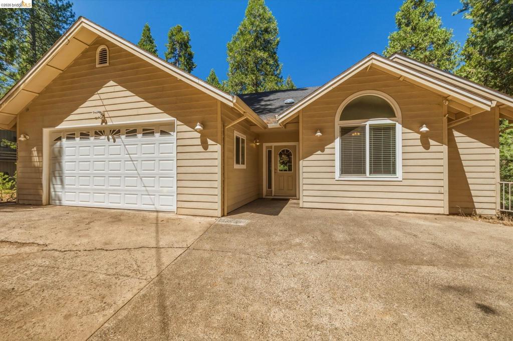 24230 N Oxbow Ln, Sonora, CA 95370