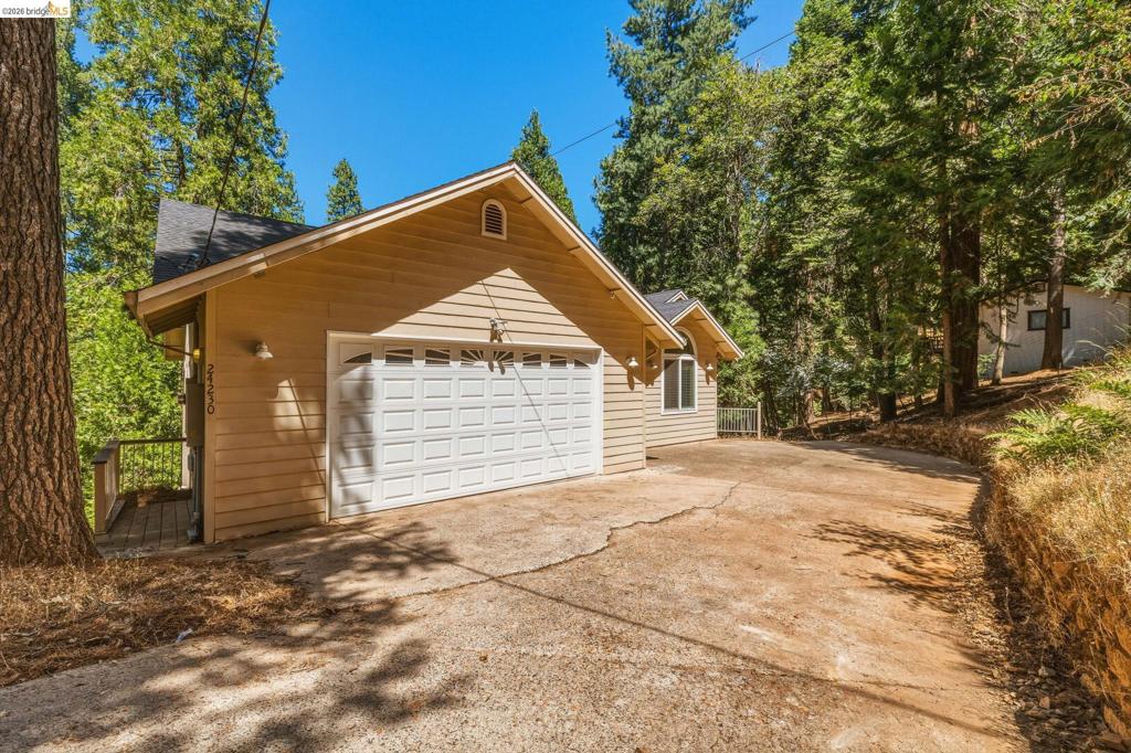 24230 N Oxbow Ln, Sonora, CA 95370