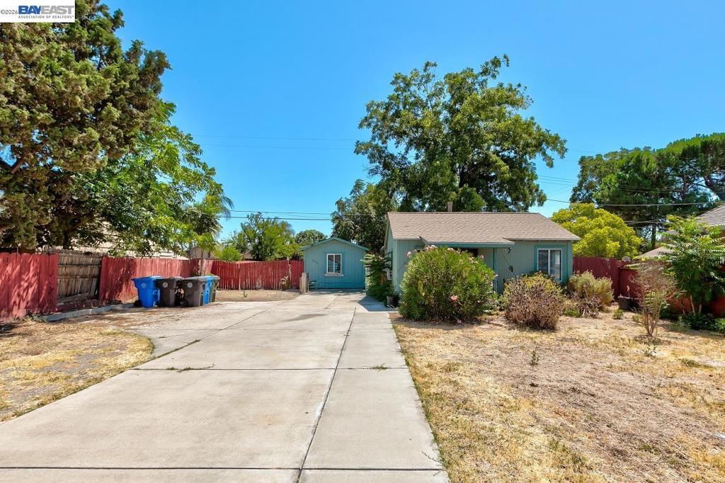 322 Poplar Ave, Manteca, CA 95336