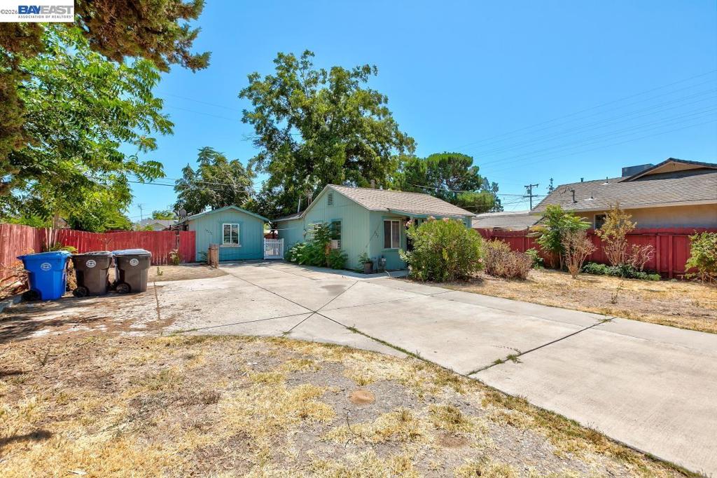 322 Poplar Ave, Manteca, CA 95336