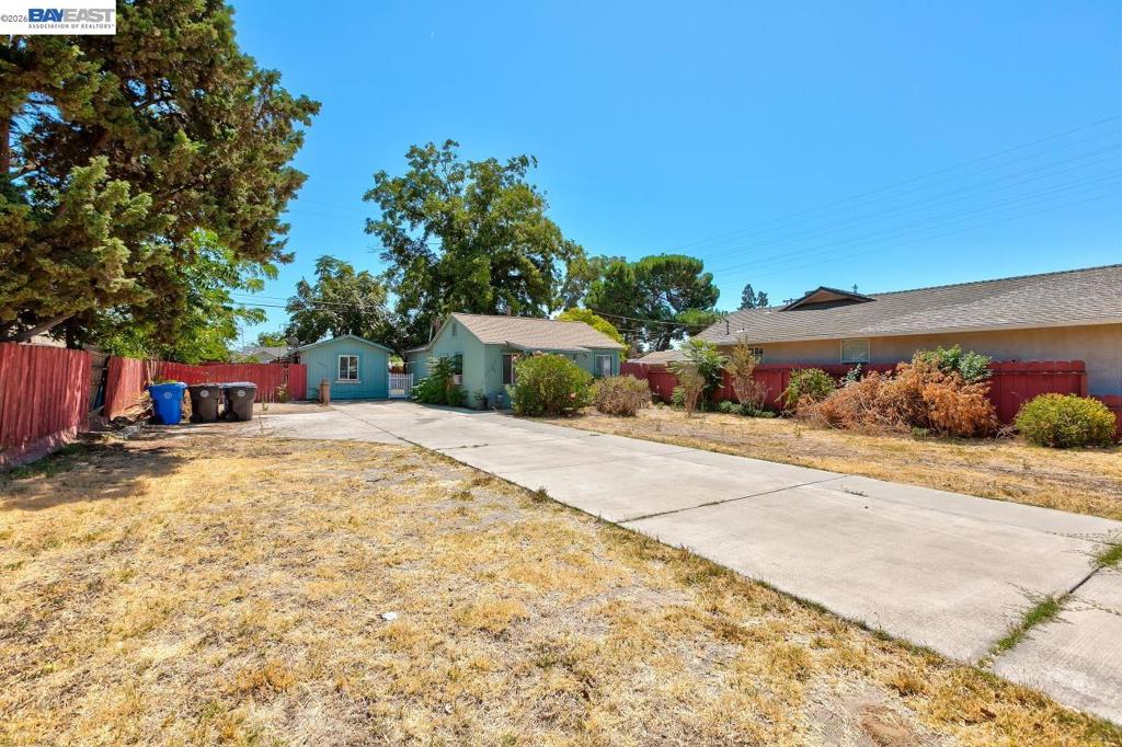 322 Poplar Ave, Manteca, CA 95336