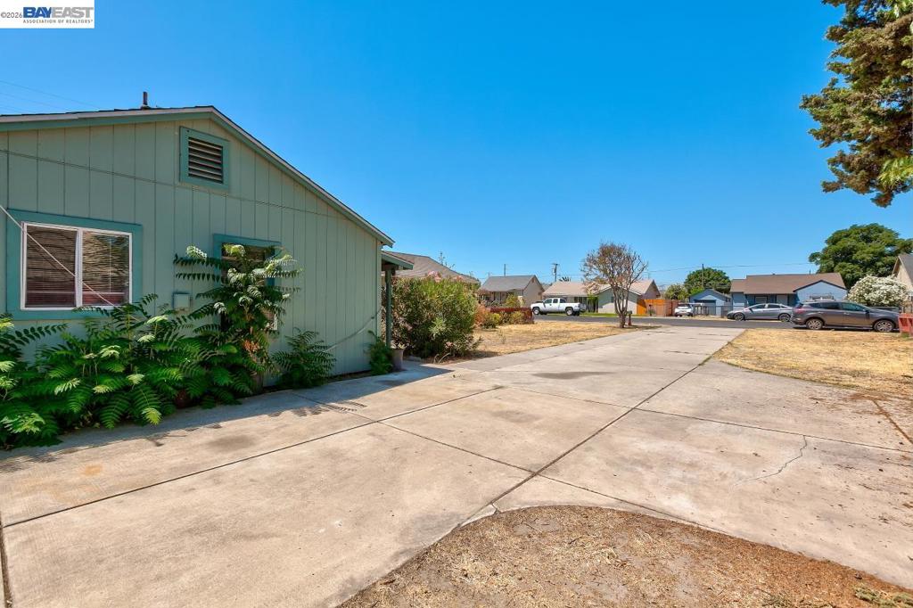 322 Poplar Ave, Manteca, CA 95336