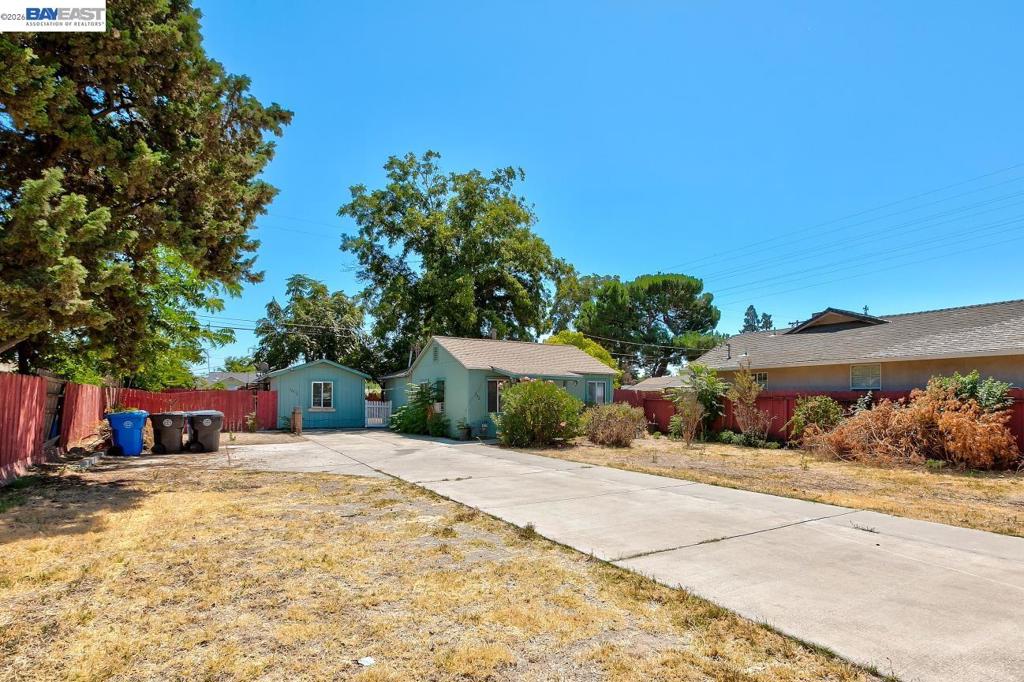 322 Poplar Ave, Manteca, CA 95336