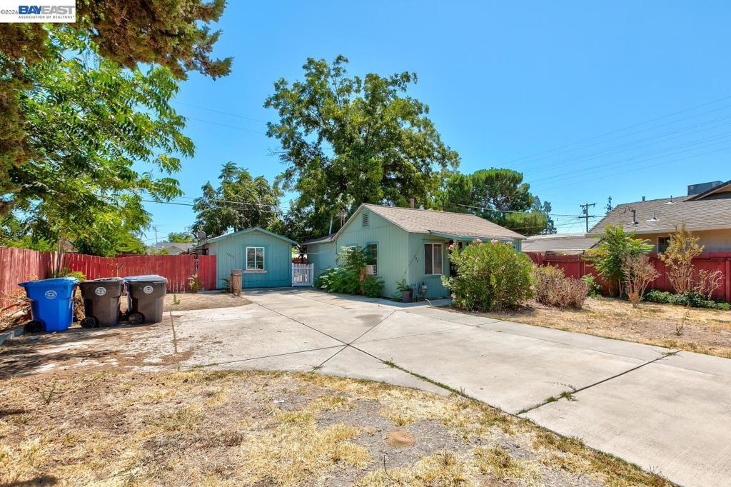 322 Poplar Ave, Manteca, CA 95336