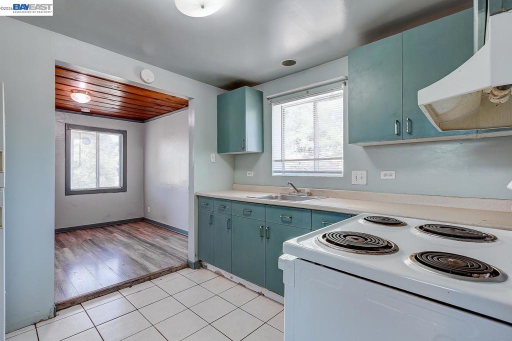 322 Poplar Ave, Manteca, CA 95336