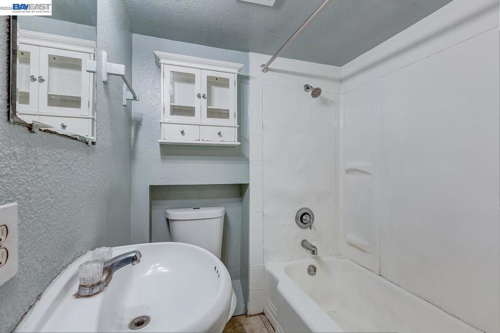 322 Poplar Ave, Manteca, CA 95336