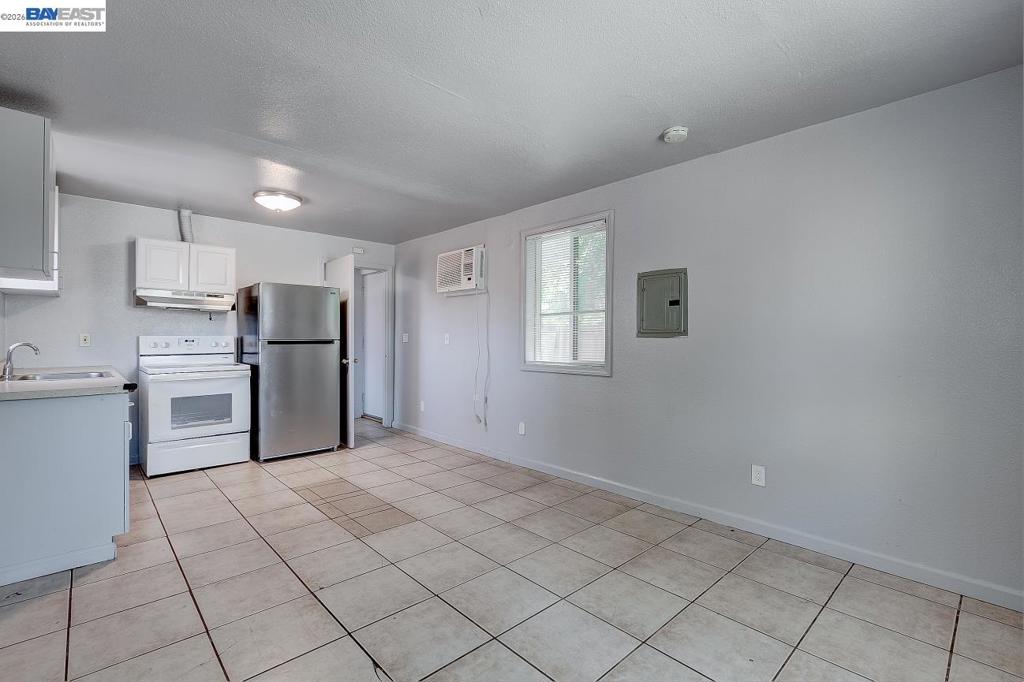 322 Poplar Ave, Manteca, CA 95336
