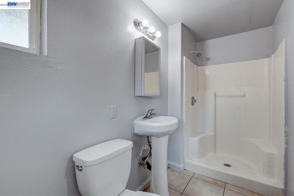 322 Poplar Ave, Manteca, CA 95336
