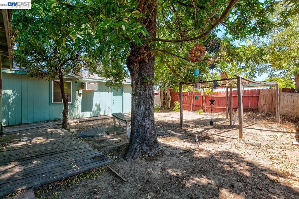322 Poplar Ave, Manteca, CA 95336