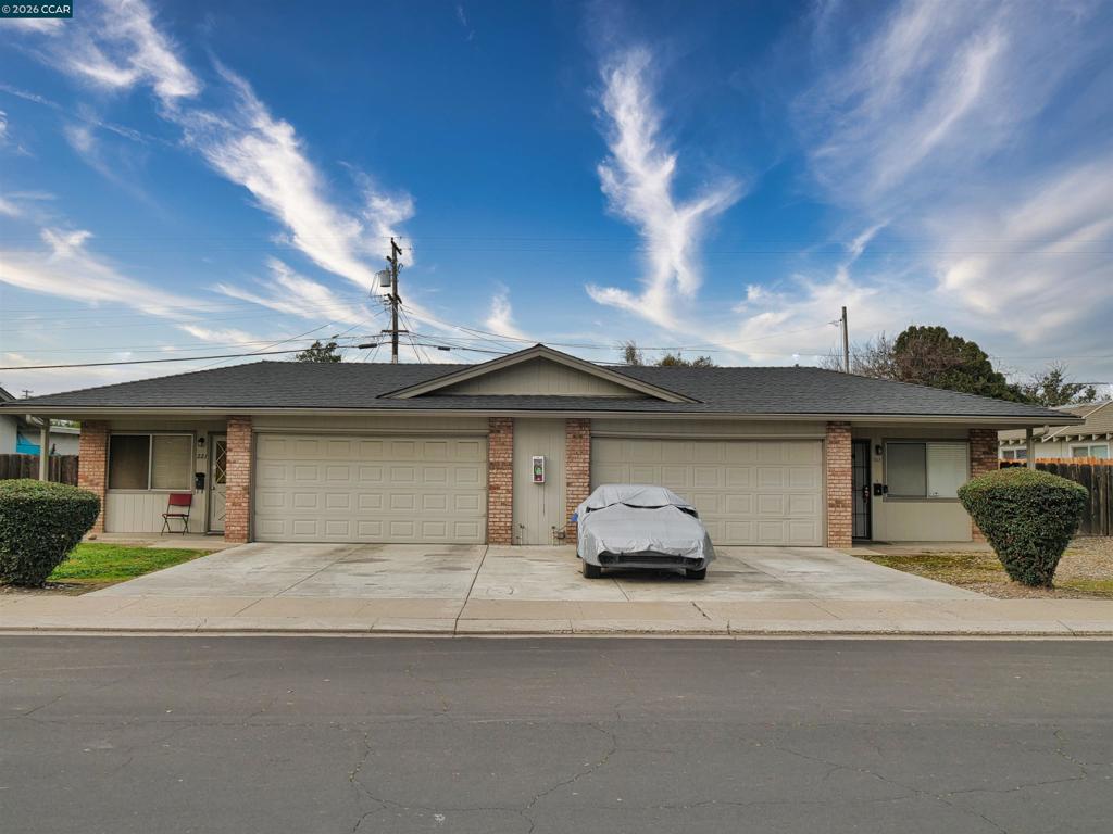 221 Kingston Lane, Modesto, CA 95354-3128