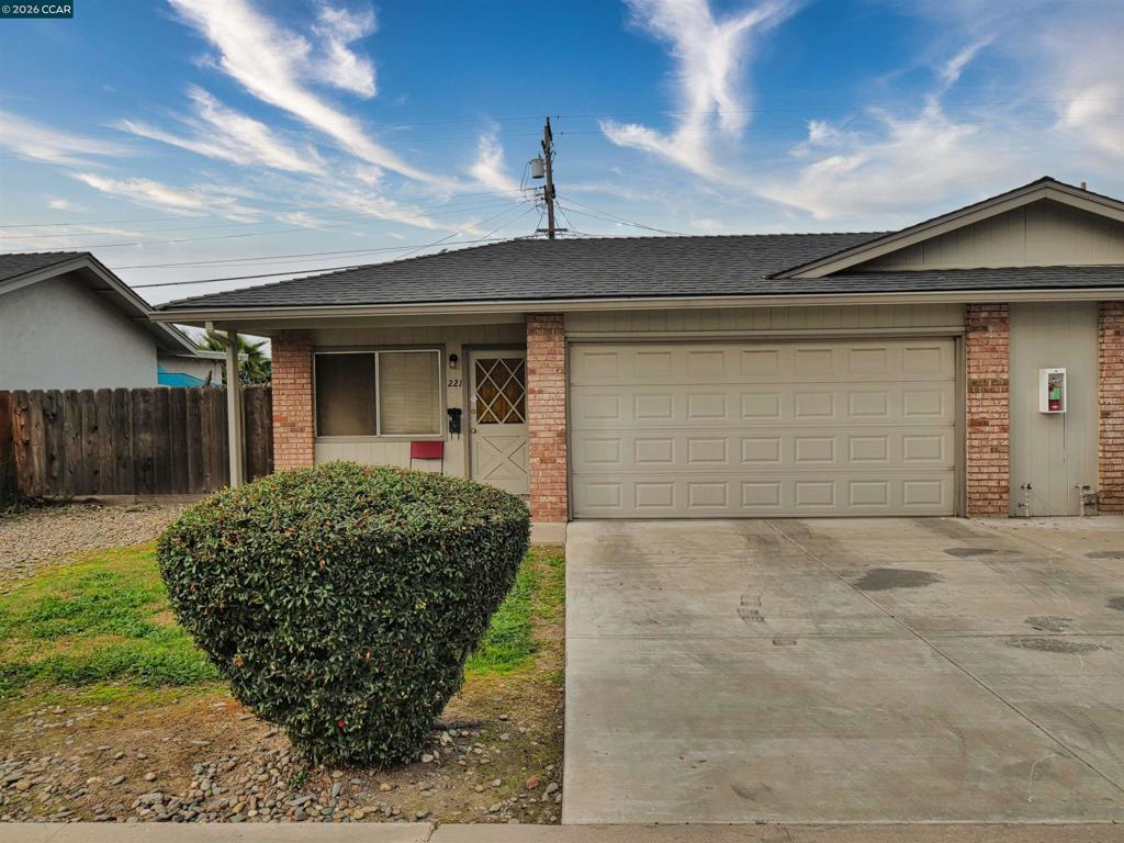 221 Kingston Lane, Modesto, CA 95354-3128