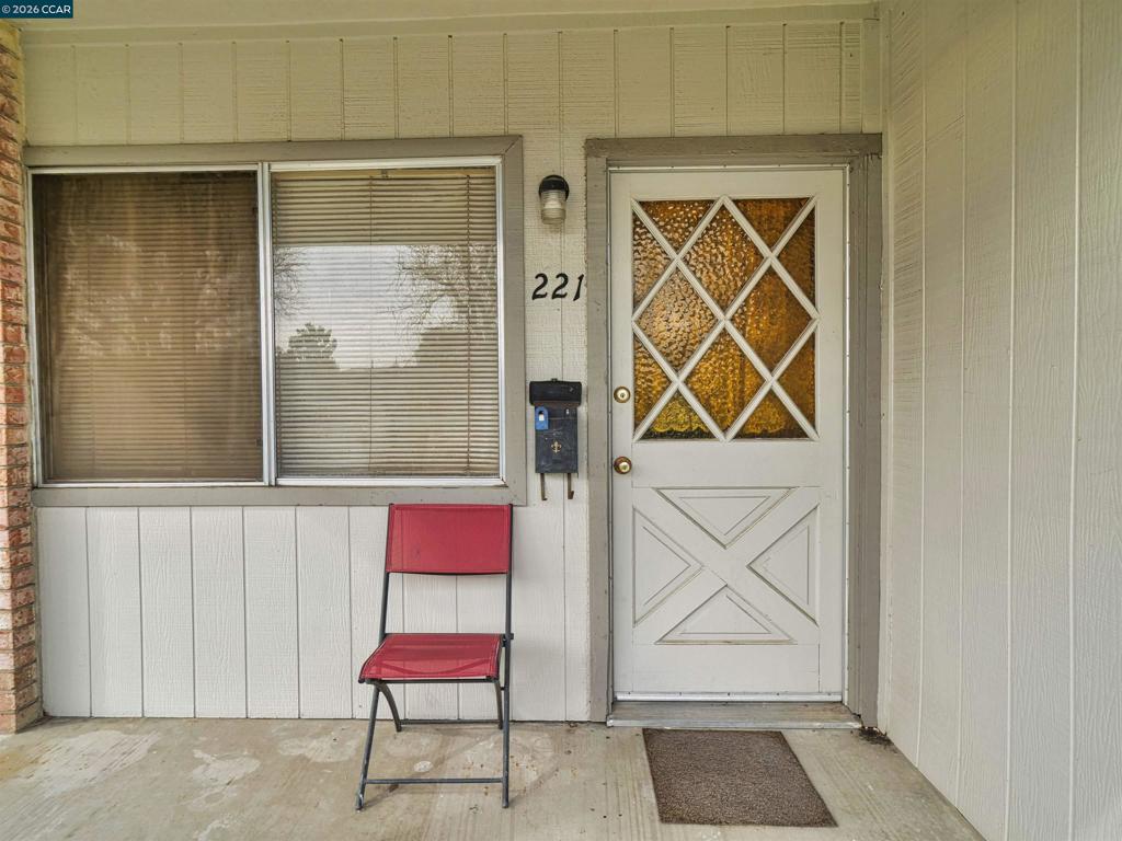 221 Kingston Lane, Modesto, CA 95354-3128