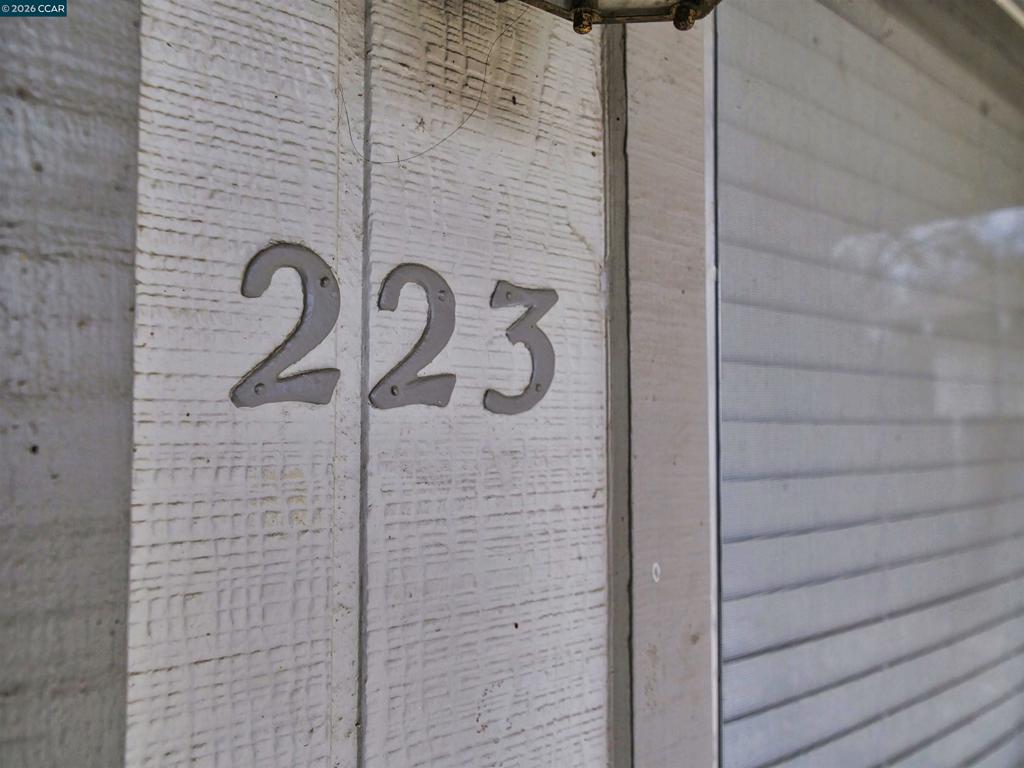 221 Kingston Lane, Modesto, CA 95354-3128