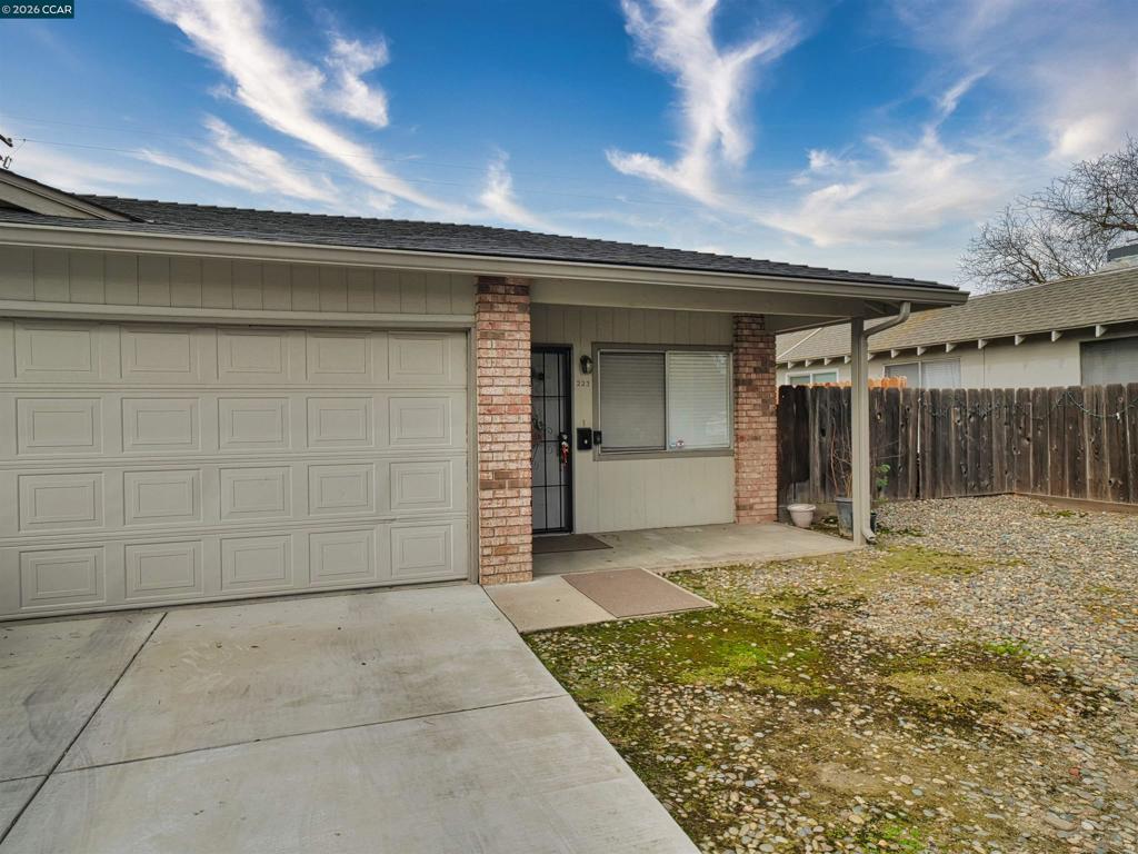 221 Kingston Lane, Modesto, CA 95354-3128