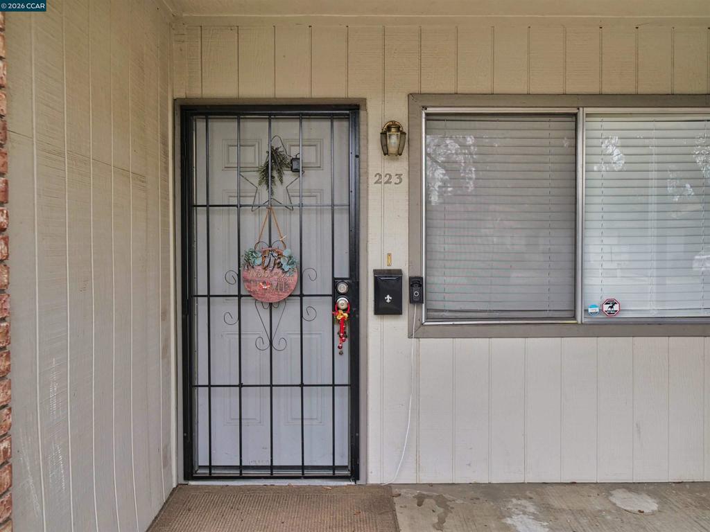 221 Kingston Lane, Modesto, CA 95354-3128