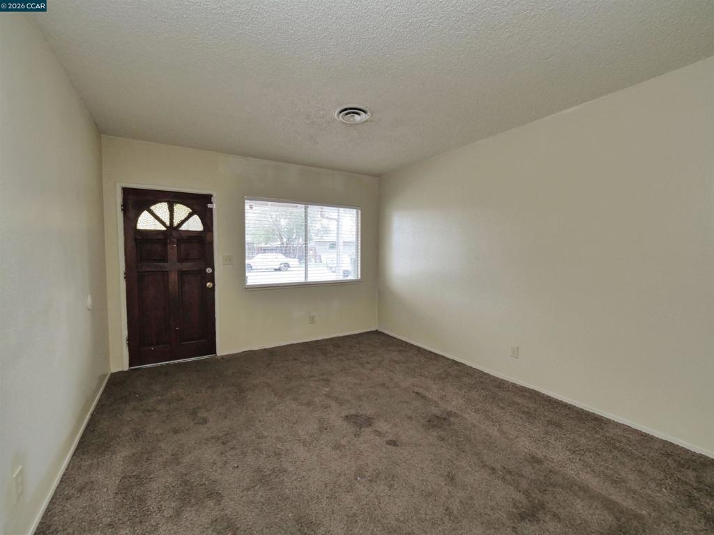 221 Kingston Lane, Modesto, CA 95354-3128