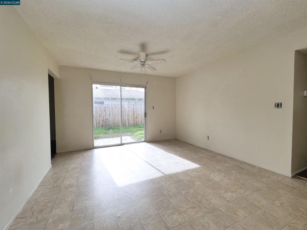 221 Kingston Lane, Modesto, CA 95354-3128