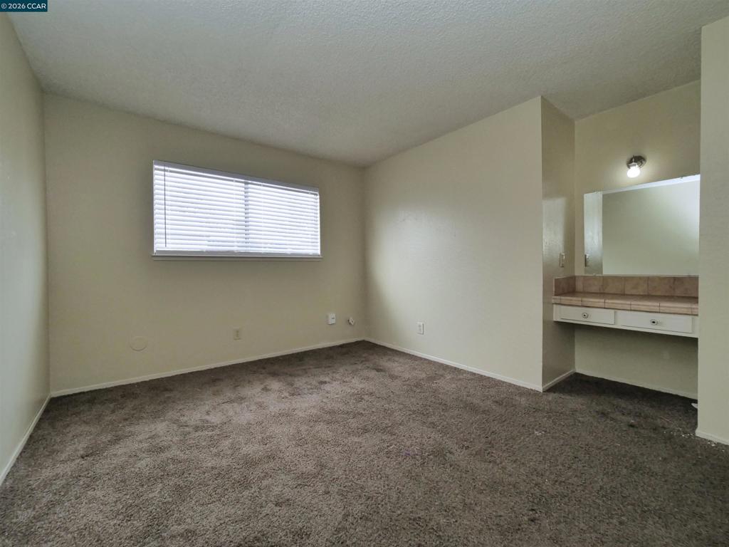 221 Kingston Lane, Modesto, CA 95354-3128