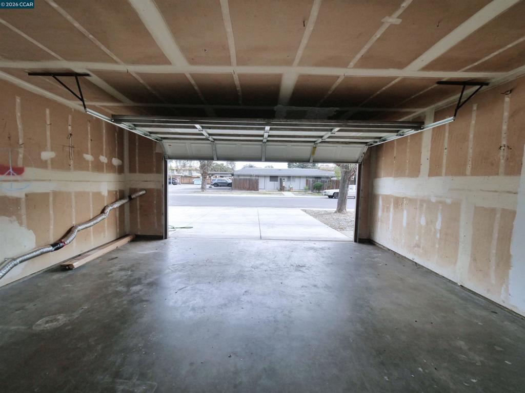 221 Kingston Lane, Modesto, CA 95354-3128