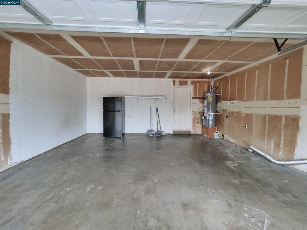 221 Kingston Lane, Modesto, CA 95354-3128
