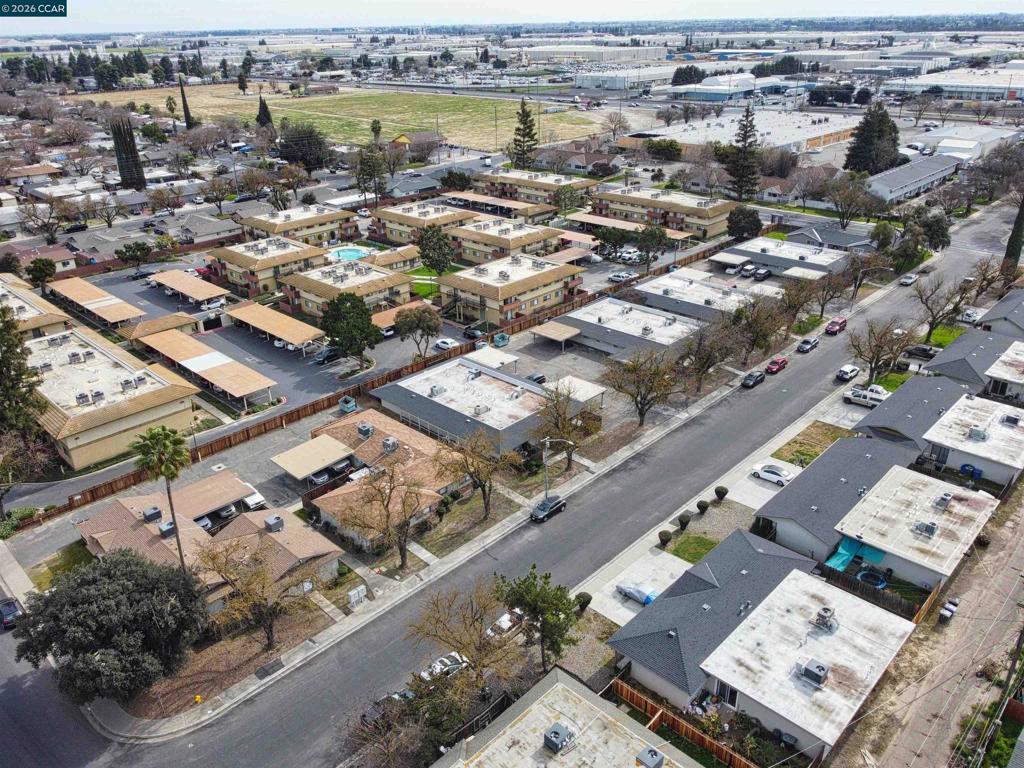221 Kingston Lane, Modesto, CA 95354-3128
