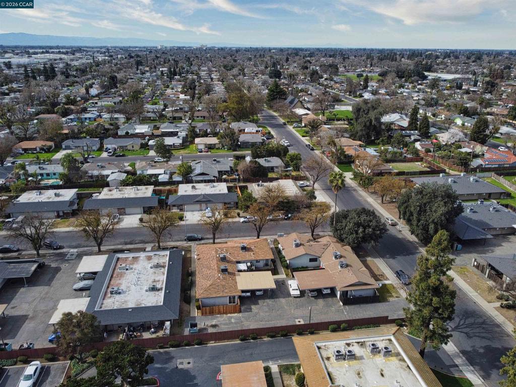 221 Kingston Lane, Modesto, CA 95354-3128