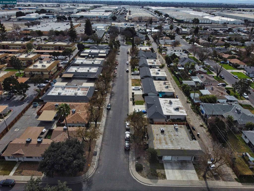 221 Kingston Lane, Modesto, CA 95354-3128