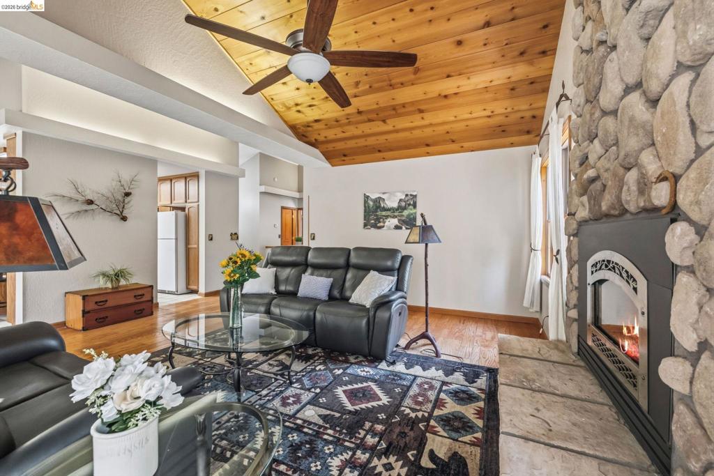 31500 Old Strawberry Rd, Strawberry, CA 95364
