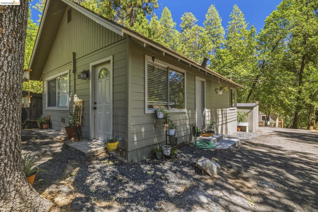 22859 Miners Avenue, Twain Harte, CA 95383