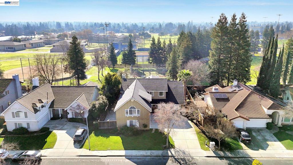 2034 Wrenwood Ave, Clovis, CA 93611